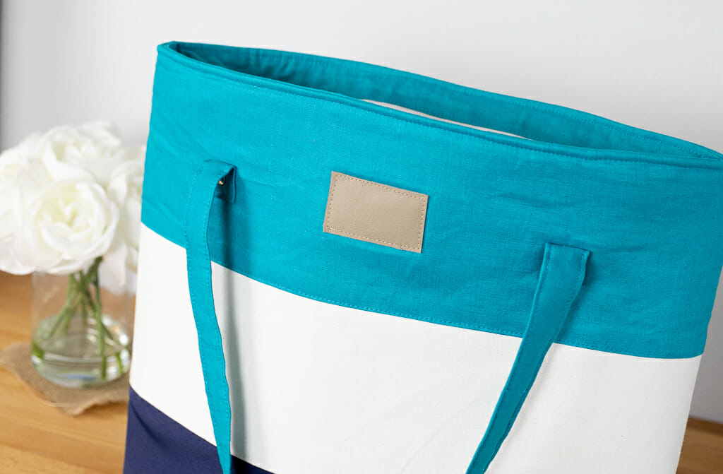 Color blocked tote bag with handles