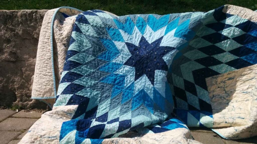 Blue and white star-patterned quilt