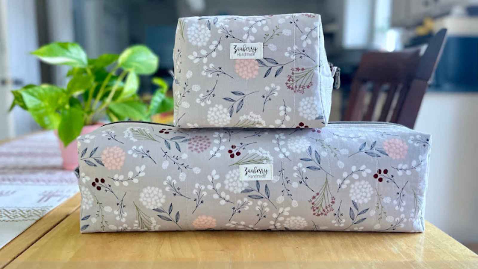 two sizes of box-end zipper pouches