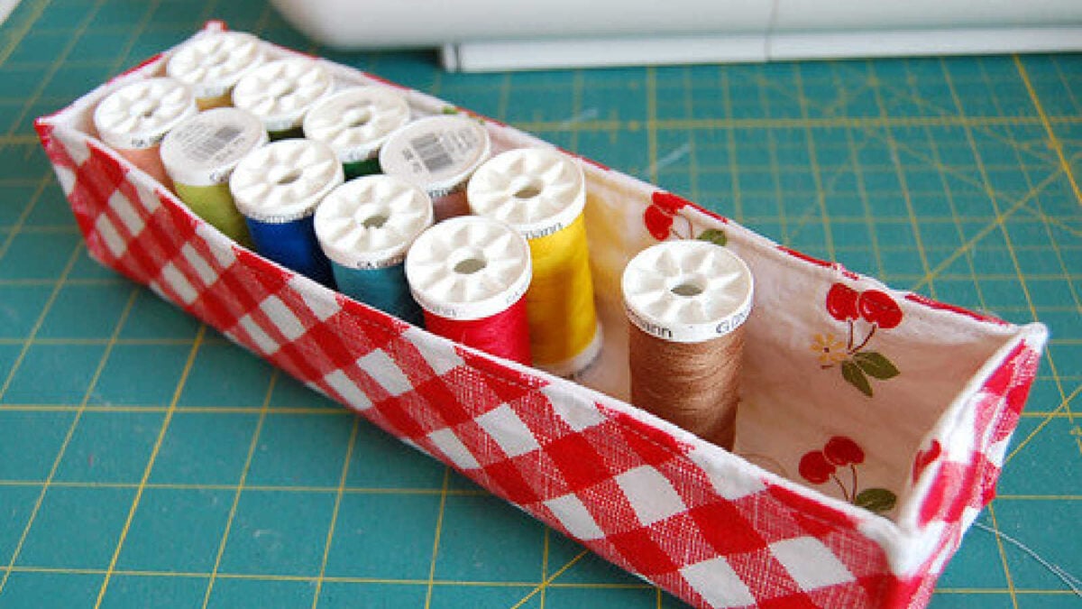 diy fabric tray for organizing thread