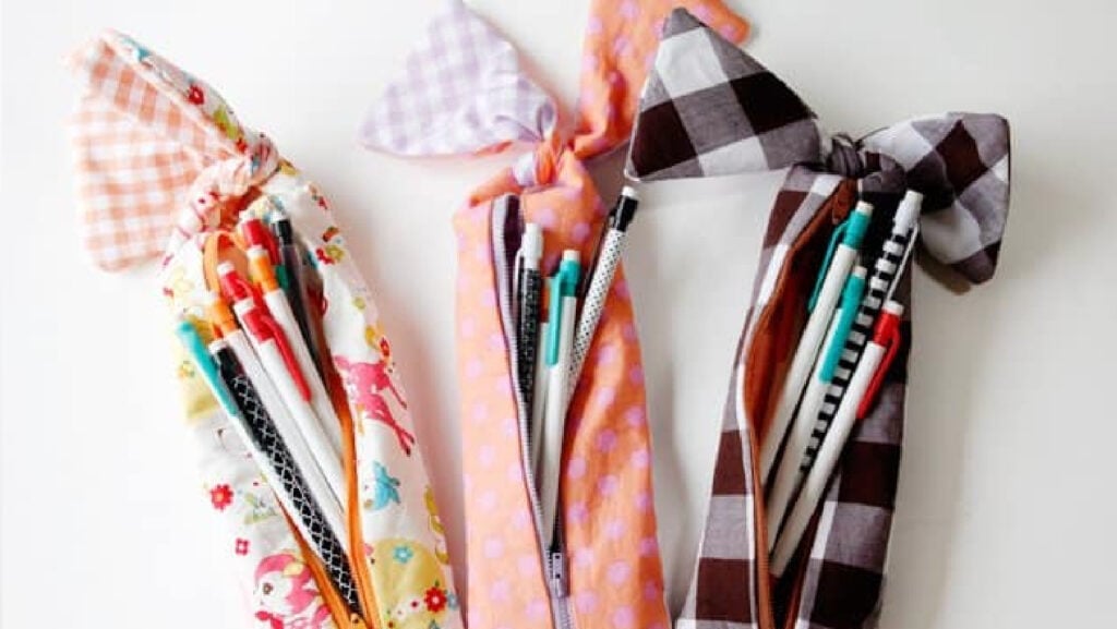 https://seekatesew.com/diy-pencil-pouch-with-a-bow/