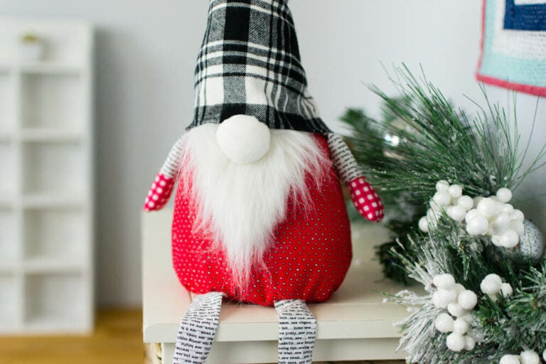 40 FREE Christmas Patterns to Start Sewing Now!