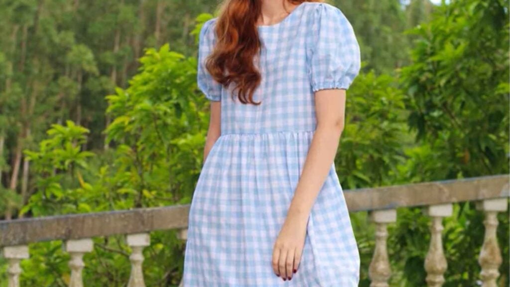 80s fashion puffy sleeve dress sewn with blue and white gingham